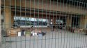 Joves immigrants acampen a Girona mentre esperen cita per sol·licitar asil