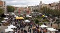 El Barri Vell de Girona s'omple de color, roses i llibres en un Sant Jordi amb 140 parades