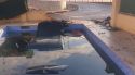 Un mosso rescata els dos ocupants d'un cotxe que va caure dins una piscina a Castelló d'Empúries