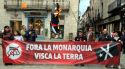 Cremen un ninot de Felip VI exigint a l'Ajuntament de Girona que no pengi la foto a la sala de plens