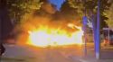 Un incendi de contenidors a Empuriabrava afecta un autobús i un cotxe aparcats