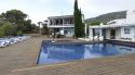 Cadaqués enderroca les piscines d'un hotel després d'una sentència judicial