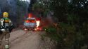Un incendi crema totalment un vehicle i afecta vegetació a Lloret de Mar