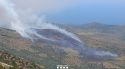 31 dotacions dels Bombers lluiten contra un incendi a Cadaqués