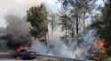 El foc d'un cotxe incendiat a l'AP-7 a Bàscara salta l'autopista i crema vegetació propera