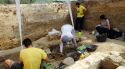Troben restes romanes i un mausoleu anterior a la capella de Sant Joan Sescloses de Peralada