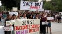 250 persones denuncien a Salt la ''reducció encoberta'' d'educadors socials a les aules