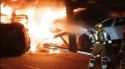 Un camió de transport de vehicles pateix un accident i s'incendia a l’AP-7 a Llers