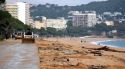El temporal deixa passejos plens de sorra a la Costa Brava i s'endú les platges de l'Escala