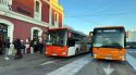Els passatgers de l'estació de Blanes opten per marxar a casa o agafar el bus
