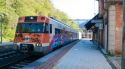 Usuaris habituals de l'R3 celebren l'arribada del tren a Ribes amb la represa parcial del servei