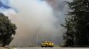 Els Bombers prioritzen tancar el flanc dret del foc de la Bisbal abans del canvi de vent