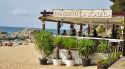 Lloret prohibeix fumar a les terrasses de les guinguetes de la platja