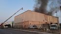 Un incendi crema l’interior d’una nau industrial a Vilamalla