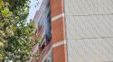 Un incendi crema completament un habitatge en un edifici de Lloret de Mar