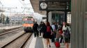Resignació i confusió davant els retards i suspensions de trens per les pluges