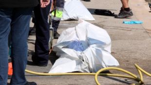 Imatge del cos del submarinista aquest dissabte al port de l'Estartit © ACN