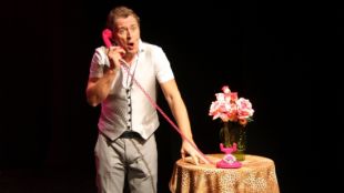 El clown gironí Marcel Tomàs, durant una escena de l'espectacle 'El Pillo' © ACN