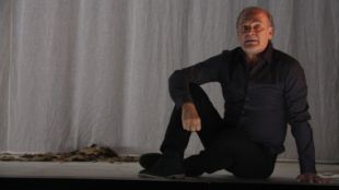 L'actor Lluís Homar interpreta tots els personatges del clàssic d'Àngel Guimerà © ACN