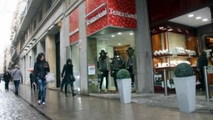 Un comerç al carrer Nou © ACN