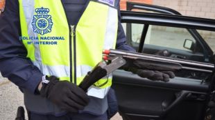 L'escopeta retallada interceptada a dos homes a la Jonquera © CNP