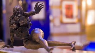 dona, calaixos, dalí, escultura, robada