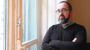 L'autor de l'estudi preliminar del llibre 'Picasso y yo', el periodista Víctor Fernández © ACN