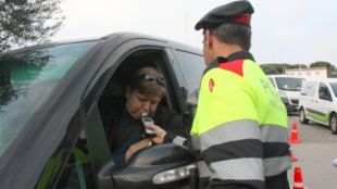 Un control d'alcoholèmia (arxiu) © ACN