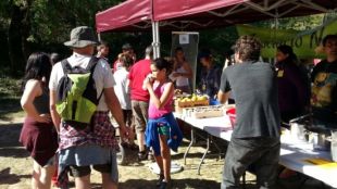Un instant durant l'esmorzar de reaprofitament que s'ha fet a Torroella de Montgrí © ACN