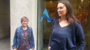 La candidata, Eugènia Pascual (a la dreta), i Victòria Salvador