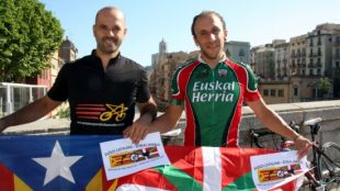 Dos dels participants que han impulsat el projecte comú, Eduard Sadurní i Iban Gartzia a Girona © ACN