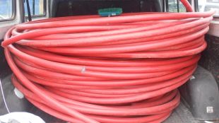 El cable trobat a l'interior de la furgoneta