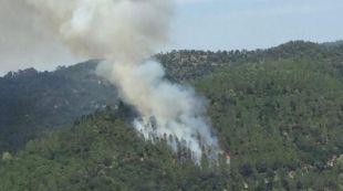 Les flames vistes des de l'helicòpter dels Bombers