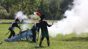 Un dels canons que s'han utilitzat durant la recreació © ACN