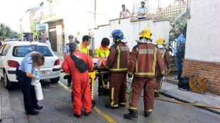 Bombers i personal del SEM atenent a la menor © Aj. de Figueres