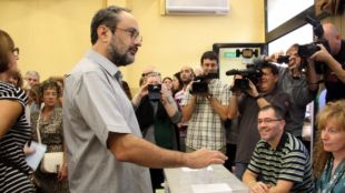 Salellas (CUP) excercint el seu dret a vot © ACN