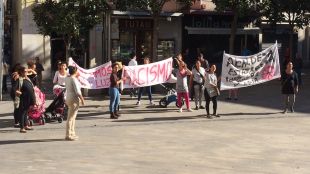 Alguns dels desallotjats insultant l'alcaldessa Marta Felip per haver-los fet fora (arxiu) © M. Estarriola