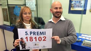 Cinquè premi venut a l'administració del carrer Besalú de Figueres © Tramuntana TV
