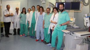 Diversos especialistes de l'equip de radiologia vascular intervencionista del Trueta © ACN