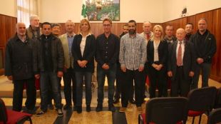 L'alcaldessa de Figueres, Marta Felip, amb els representants de les diferents comunitats religioses © ACN