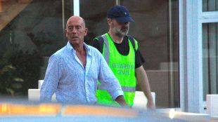 L'empresari Gustavo Buesa durant el registre a la seu de l'empresa GBI Serveis © ACN