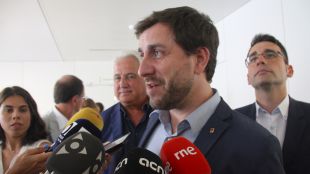 El conseller Antoni Comín, durant la visita a l'Hospital d'Olot i Comarcal de la Garrotxa © ACN