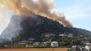 Un dels incendis destacats fou el que va tenir lloc a l'Estartit (arxiu) © ACN