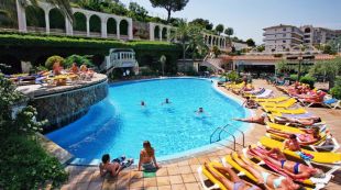 Un menor gairebé s'afoga la setmana passada en aquesta piscina © Booking.com