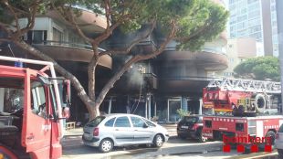 Bloc de pisos afectat per l'incendi del centre de submarinisme © ACN
