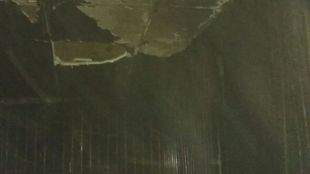 Estat en que ha quedat l'habitació cremada a l'habitatge
