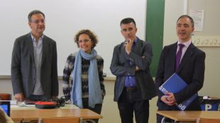 La consellera d'Ensenyament, Meritxell Ruiz, aquest matí a l'IES Vallvera de Salt © ACN