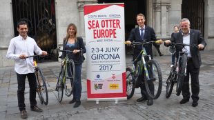 Presentació del festival davant del consistori de Girona