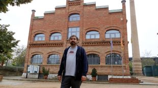 L'alcalde de Celrà, Dani Cornellà, davant l'ajuntament després de rebre el requeriment de l'Estat sobre el 12-O © ACN