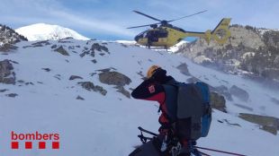 Els Bombers rescatant el jove mort al Gra de Fajol Petit